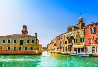 murano cam Adası, su kanalı ve binalar. Venedik, ben