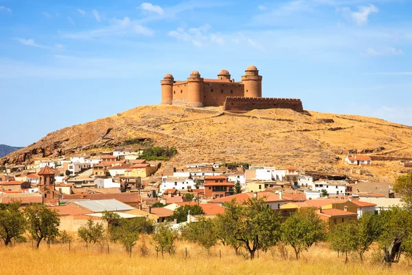 Castle on hill, Castillo de La Calahorra and village, Granada, A — Stock Photo, Image