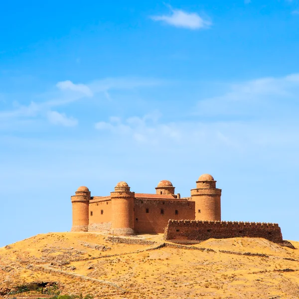 Castelo na colina, Castillo de La Calahorra e aldeia, Granada, A — Fotografia de Stock