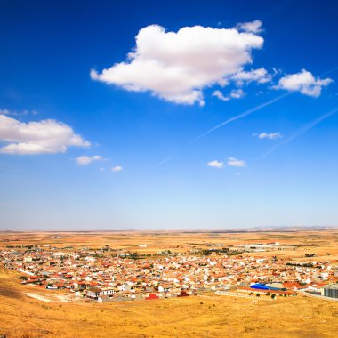 Consuegra Köyü üzerinden windmills havadan görünümü. Kastilya-la mancha,