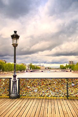 pont des arts Köprüsü, seine Nehri Paris, fra kilitler love