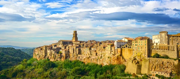 Toskana pitigliano ortaçağ köyü panorama manzara. İtalya