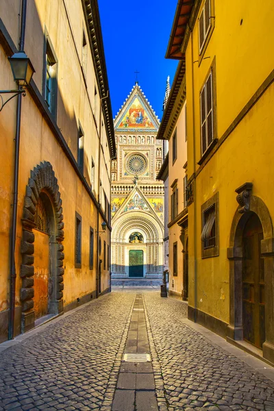 Orvieto middeleeuwse duomo kathedraal kerk gevel. Italië — Stockfoto