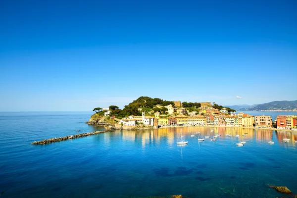 Sestri Levante, bahía de silencio con vistas al mar y a la playa. Liguria, Italia — Foto de Stock