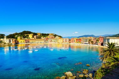Sestri levante, sessizlik defne deniz limanı ve plaj görüntüleyin. Liguria, 