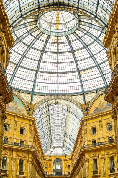 Milano, vittorio emanuele ii stads-Galleri, italiensk arkitektur. — Stockfoto