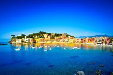 Sestri levante, sessizlik defne deniz limanı ve plaj görüntüleyin. Liguria, 
