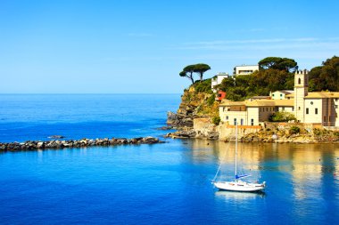 Sestri levante, sessizlik defne deniz limanı ve ağaçlar buzlu. l