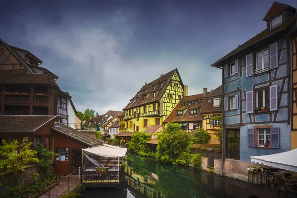 Colmar Petite Venice Water Canal Traditional Colorful Half Timbered Houses —  Fotos de Stock