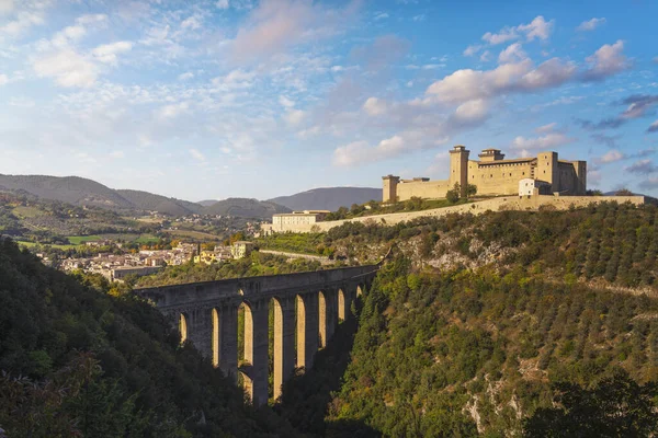 Spoleto Ponte Delle Torri Romeinse Brug Rocca Albornoziana Middeleeuwse Vesting — Stockfoto