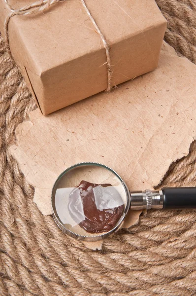 Vieux papier avec un joint de cire et l'ancienne boîte — Photo