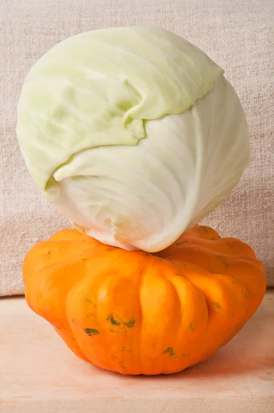 Cabbage and squash on a wooden background — Stock Photo, Image