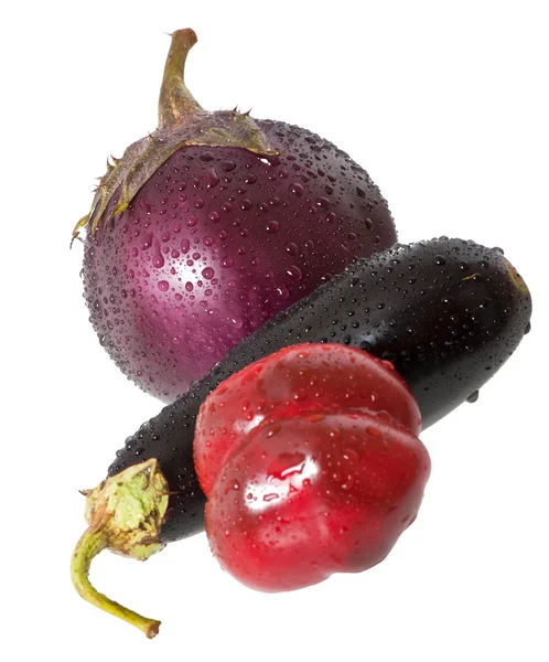 Paprika och aubergine på vit bakgrund — Stockfoto