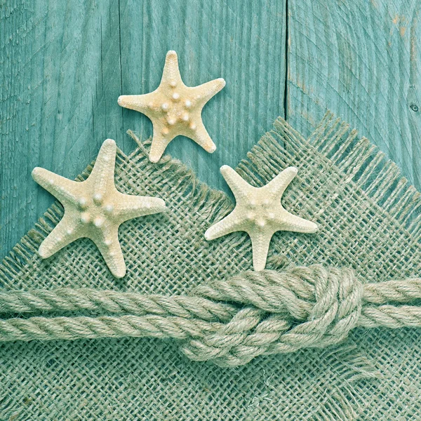 Cuerda de barco sobre fondo de textura de madera —  Fotos de Stock