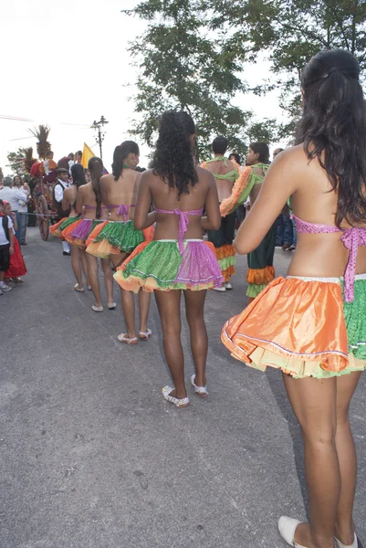 Colombiaanse folk dansers groep — Stockfoto