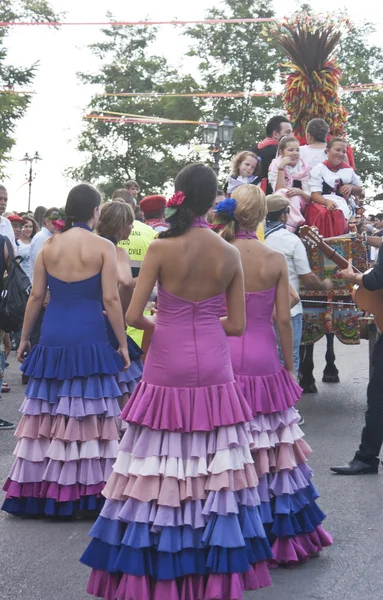 Belle donne del gruppo folk spagnolo. ballerini — Foto Stock