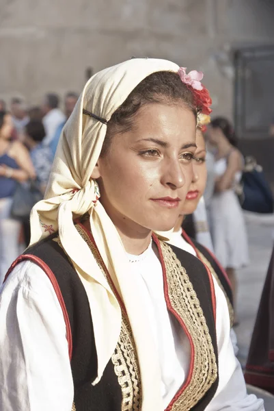 Mulher bonita do grupo folclórico Bósnia — Fotografia de Stock