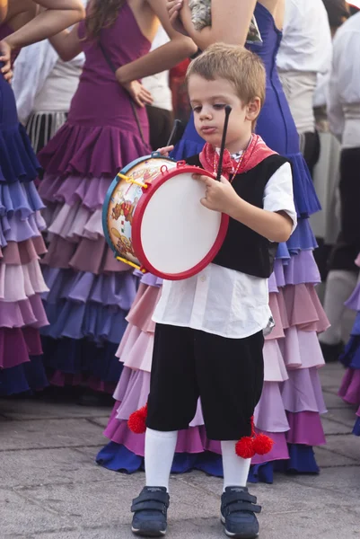 Kind aus sizilianischer Folkloregruppe — Stockfoto