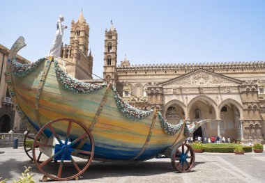 santa rosalia Palermo katedral içinde sepeti