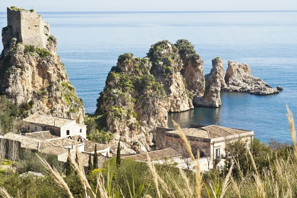 Faraglioni y Tonnara en Scopello, Sicilia — Foto de Stock