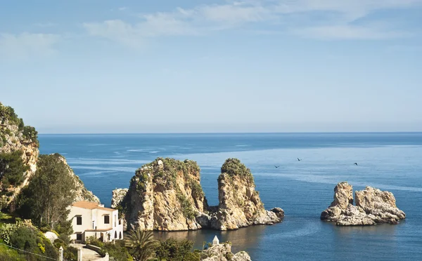 Faraglioni y Tonnara en Scopello, Sicilia — Foto de Stock