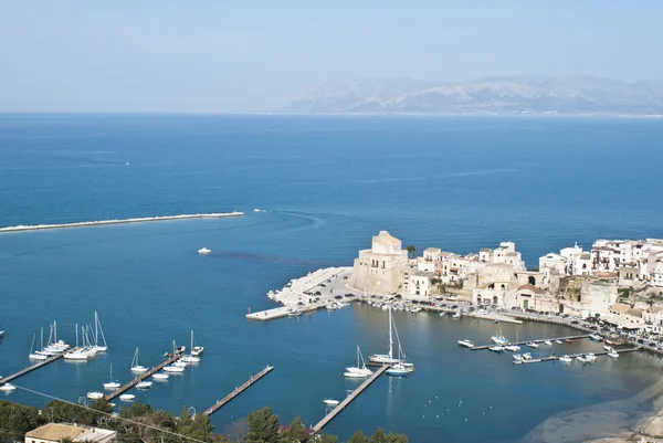 Staden över castellammare del golfo — Stockfoto