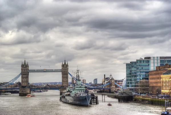 Tower bridge i hdr — Stockfoto