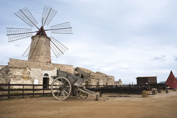 トラパニ シチリアの古い風車 — ストック写真