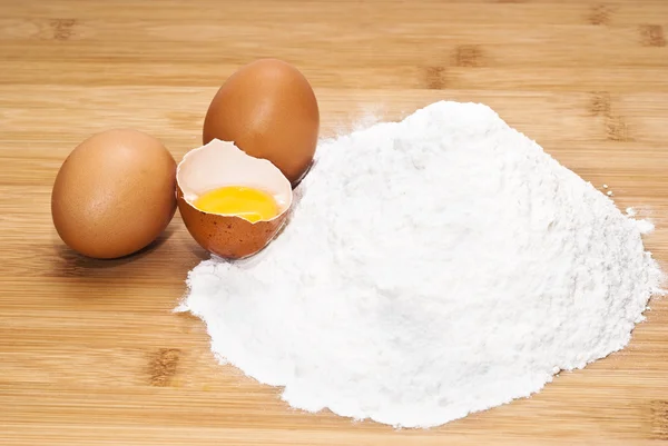 Eggs and flour. preparation of pasta — Stock Photo, Image