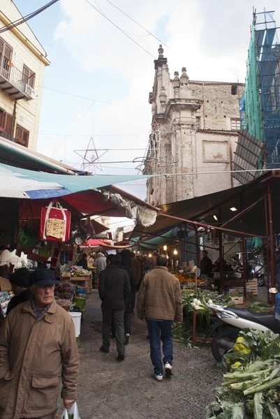 Рынок балларо в Палермо — стоковое фото