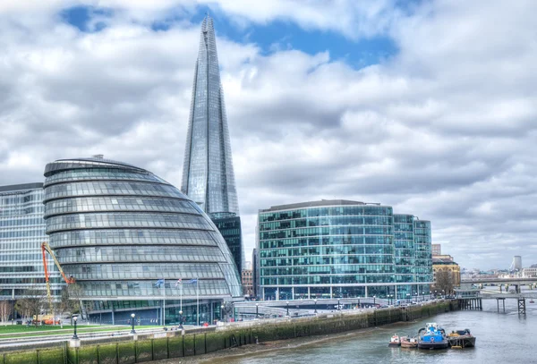 Londen stadsgezicht met de Scherf — Stockfoto