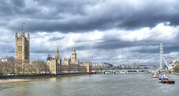 Gród Londyn, widziany z mostu tower bridge — Zdjęcie stockowe