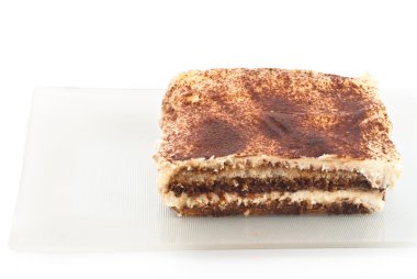tiramisu desseret üzerinde beyaz izole