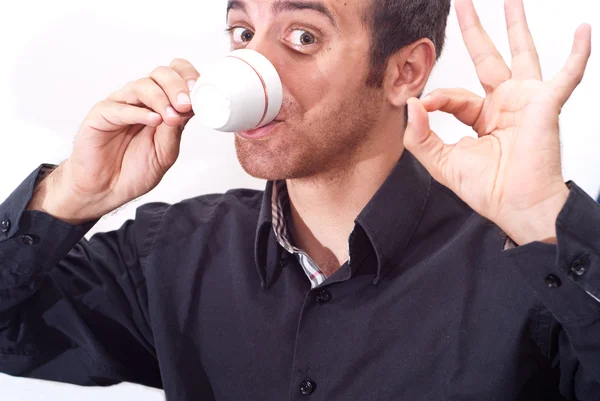 Geschäftsmann trinkt Kaffee — Stockfoto