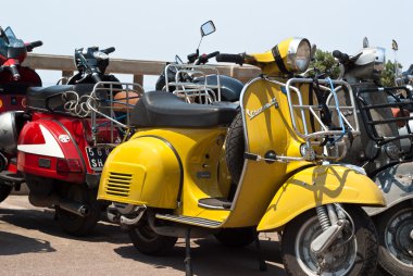 İtalyan eski vespa scooter