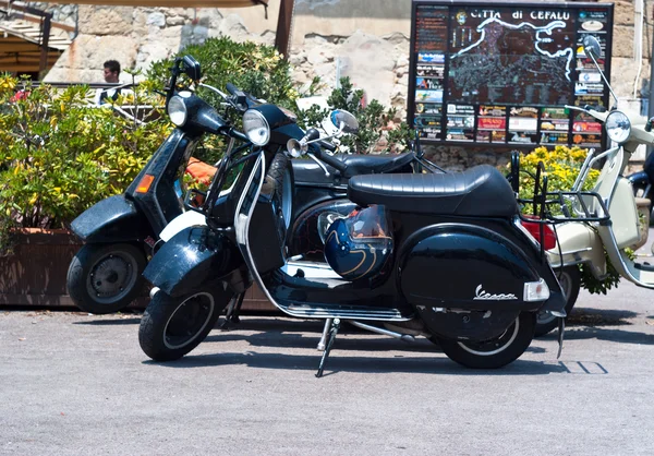 Italiano viejo vespa scooter — Foto de Stock