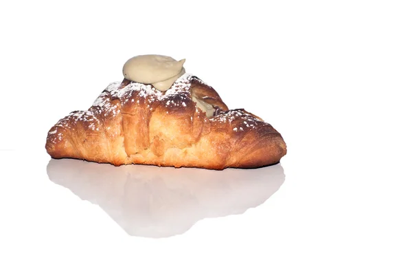 Croissant fresco e gustoso — Foto Stock