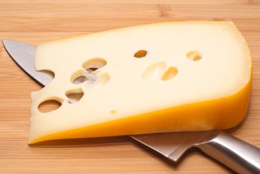 İsviçre peyniri emmenthal