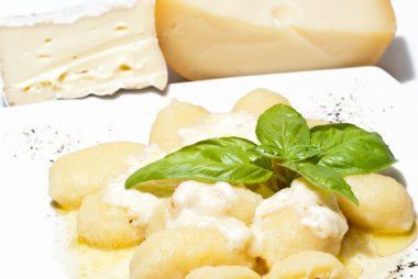 gnocchi dört peynir ile doldurulmuş
