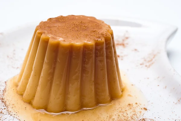 Pudim de iogurte delicioso com caramelo — Fotografia de Stock