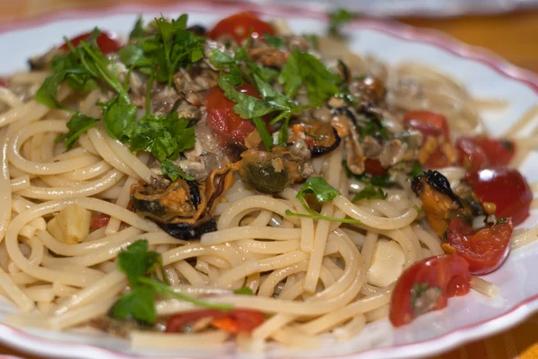 Spaghetti with clams — Stock Photo, Image