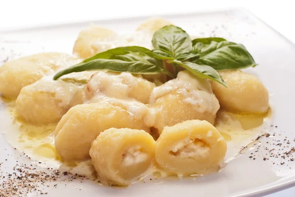 Gnocchi dört peynir ile doldurulmuş — Stok fotoğraf