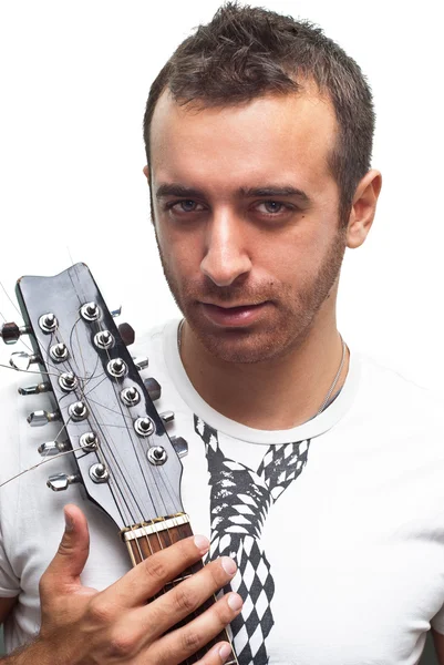 Porträtt av en ung man med sin gitarr — Stockfoto