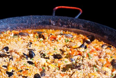 Deniz ürünleri paella