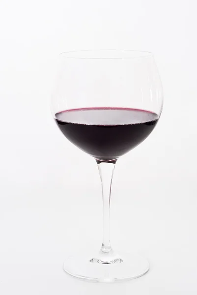 Copo de vinho tinto isolado — Fotografia de Stock