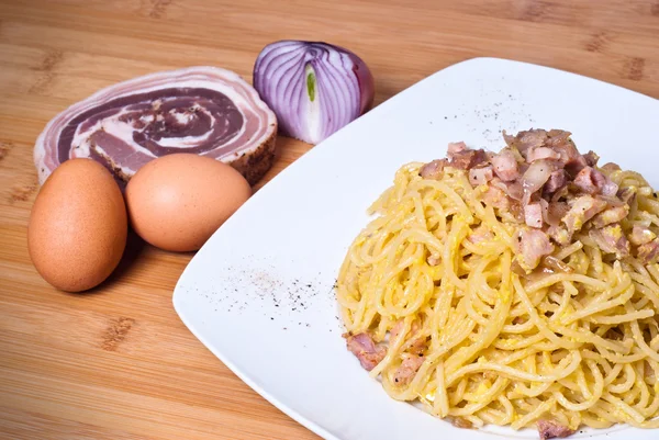 Spagetti carbonaraσπαγγέτι καρμπονάρα — Φωτογραφία Αρχείου