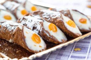 Sicilyalı cannoli. tipik Sicilya tatlı
