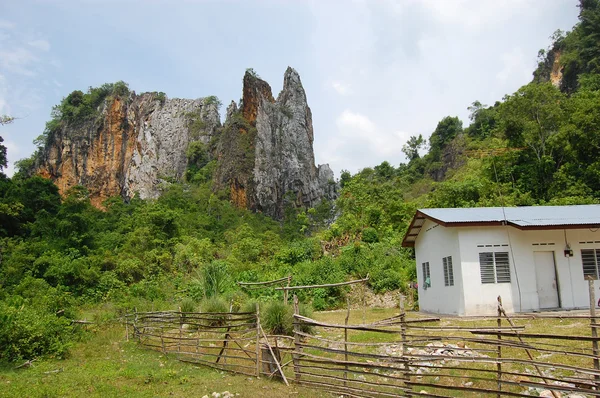 Big Rock Kampung Gua Malásia — Fotografia de Stock