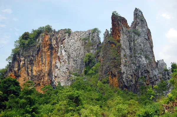 Big rock Kampung Gua Malaysia — Stock Photo, Image