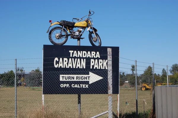 Caravana parque señal de entrada por carretera — Foto de Stock